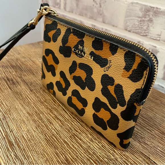 Coach • Ocelot Animal Print • Corner Zip Wristlet in Black/Tan - Picture 4 of 10